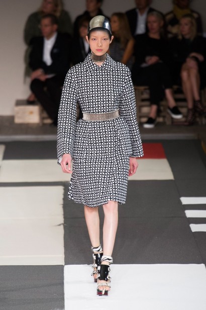 desfile-mcqueen-verao-2014-009