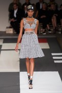 desfile-mcqueen-verao-2014-011