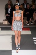desfile-mcqueen-verao-2014-012