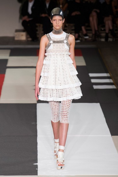desfile-mcqueen-verao-2014-014