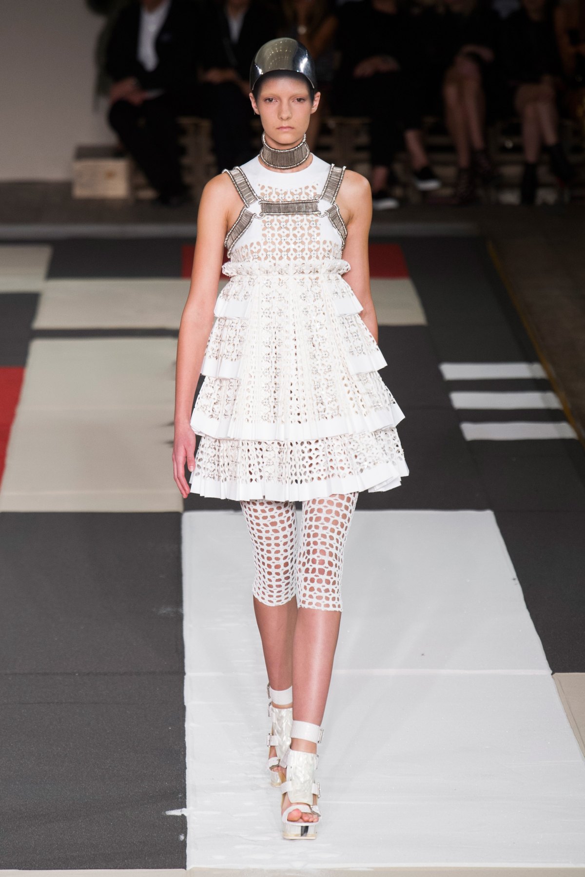 desfile-mcqueen-verao-2014-014