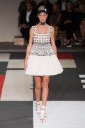 desfile-mcqueen-verao-2014-015
