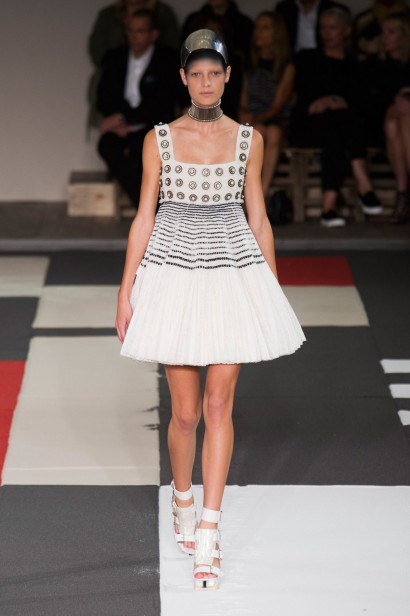 desfile-mcqueen-verao-2014-015