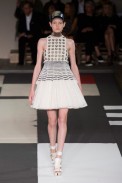 desfile-mcqueen-verao-2014-016