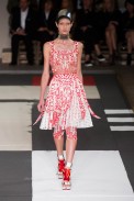 desfile-mcqueen-verao-2014-018