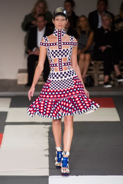 desfile-mcqueen-verao-2014-019