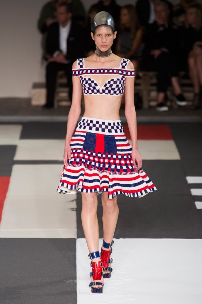desfile-mcqueen-verao-2014-020