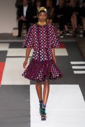 desfile-mcqueen-verao-2014-022