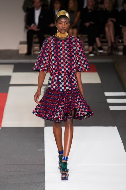 desfile-mcqueen-verao-2014-022