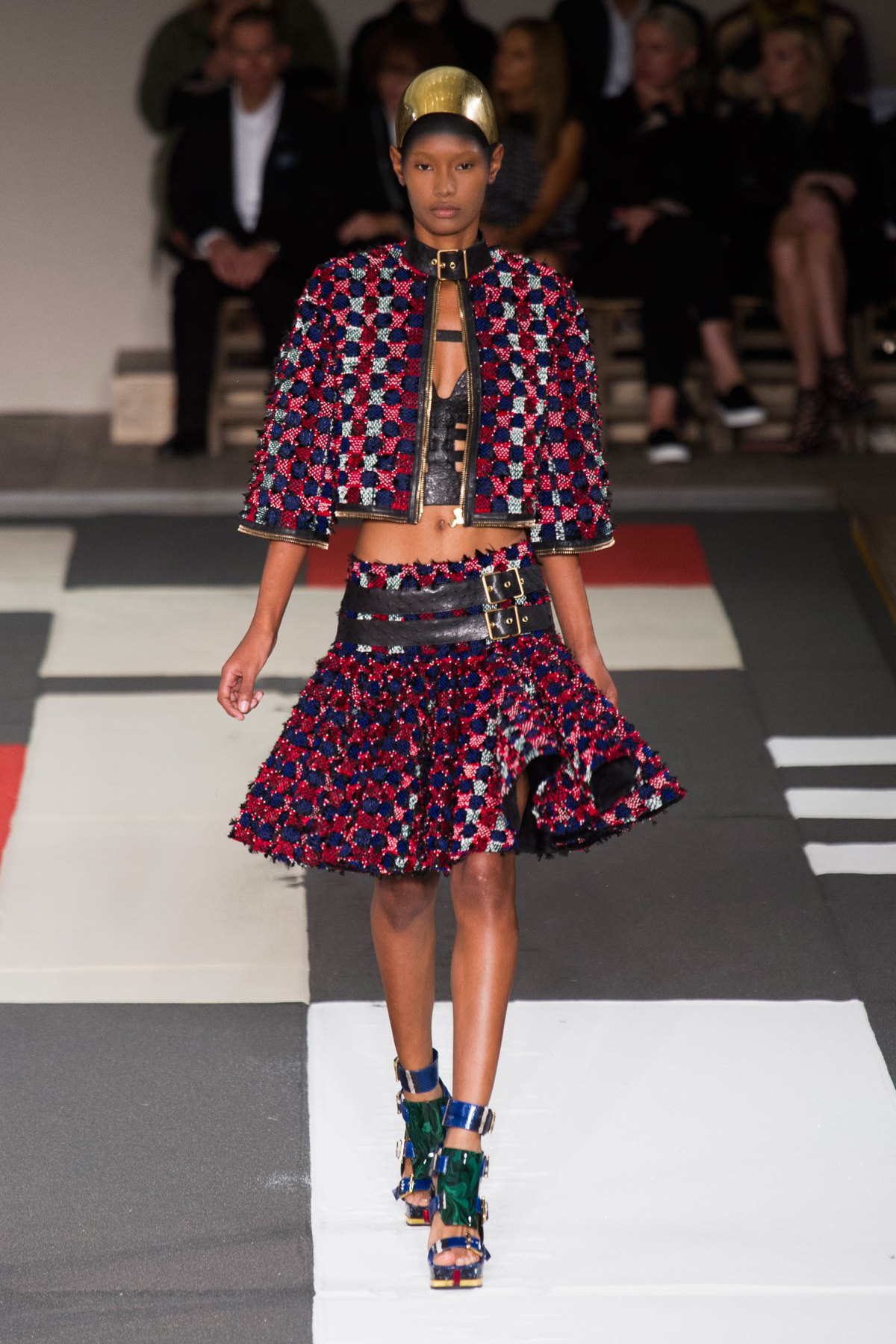 desfile-mcqueen-verao-2014-023