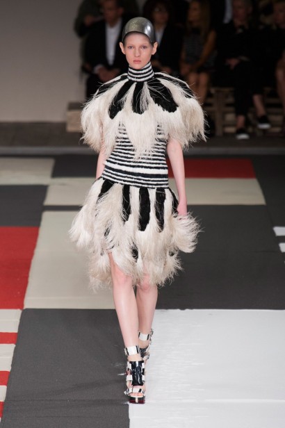 desfile-mcqueen-verao-2014-025