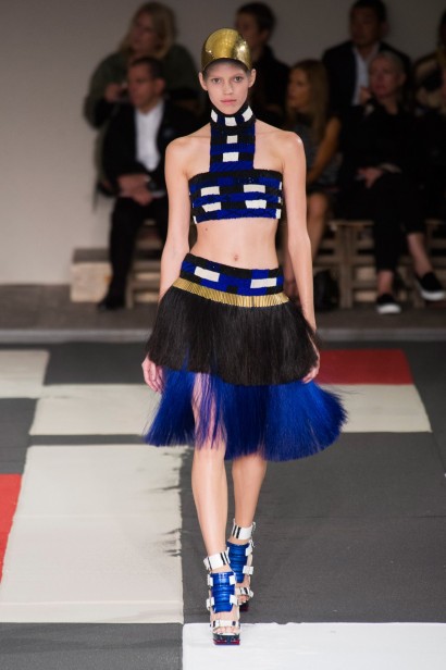 desfile-mcqueen-verao-2014-026
