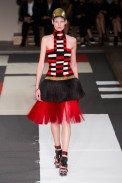 desfile-mcqueen-verao-2014-027