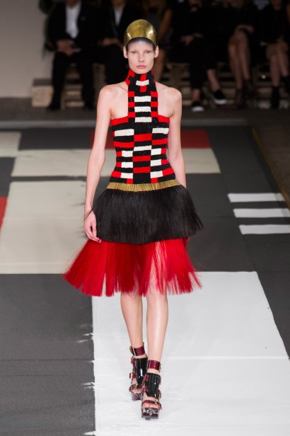 desfile-mcqueen-verao-2014-027