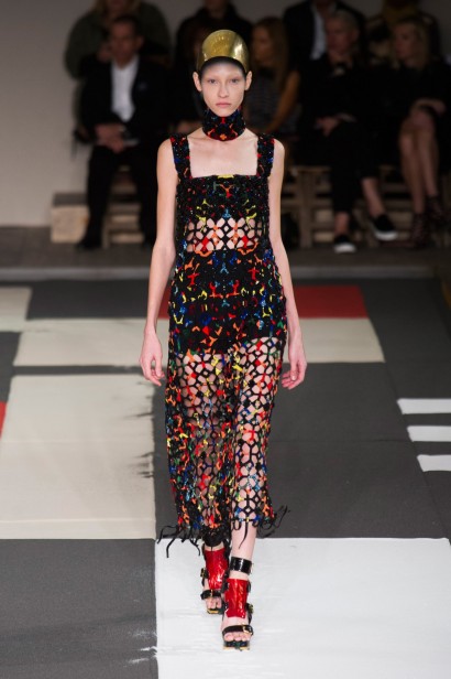 desfile-mcqueen-verao-2014-028