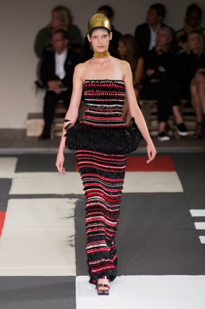 desfile-mcqueen-verao-2014-030