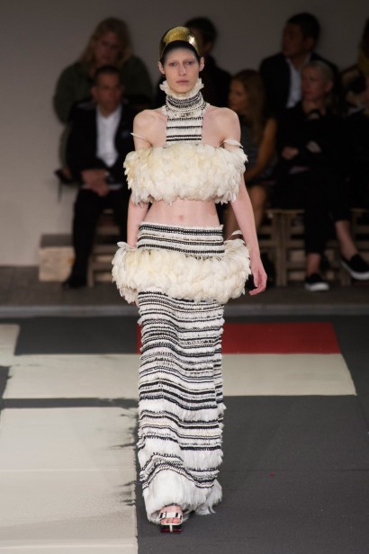 desfile-mcqueen-verao-2014-031