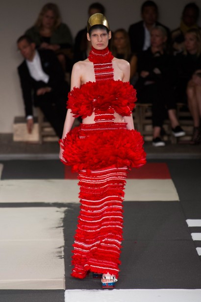 desfile-mcqueen-verao-2014-032