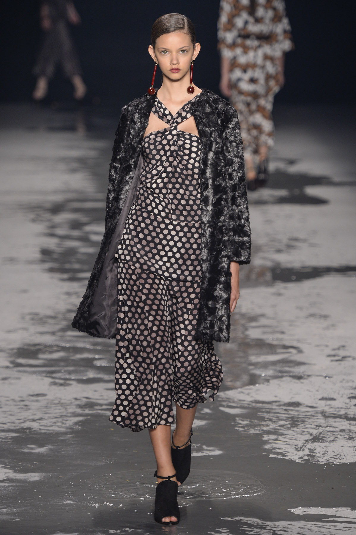 desfile-andreamarques-fashionrio-inv2014-13