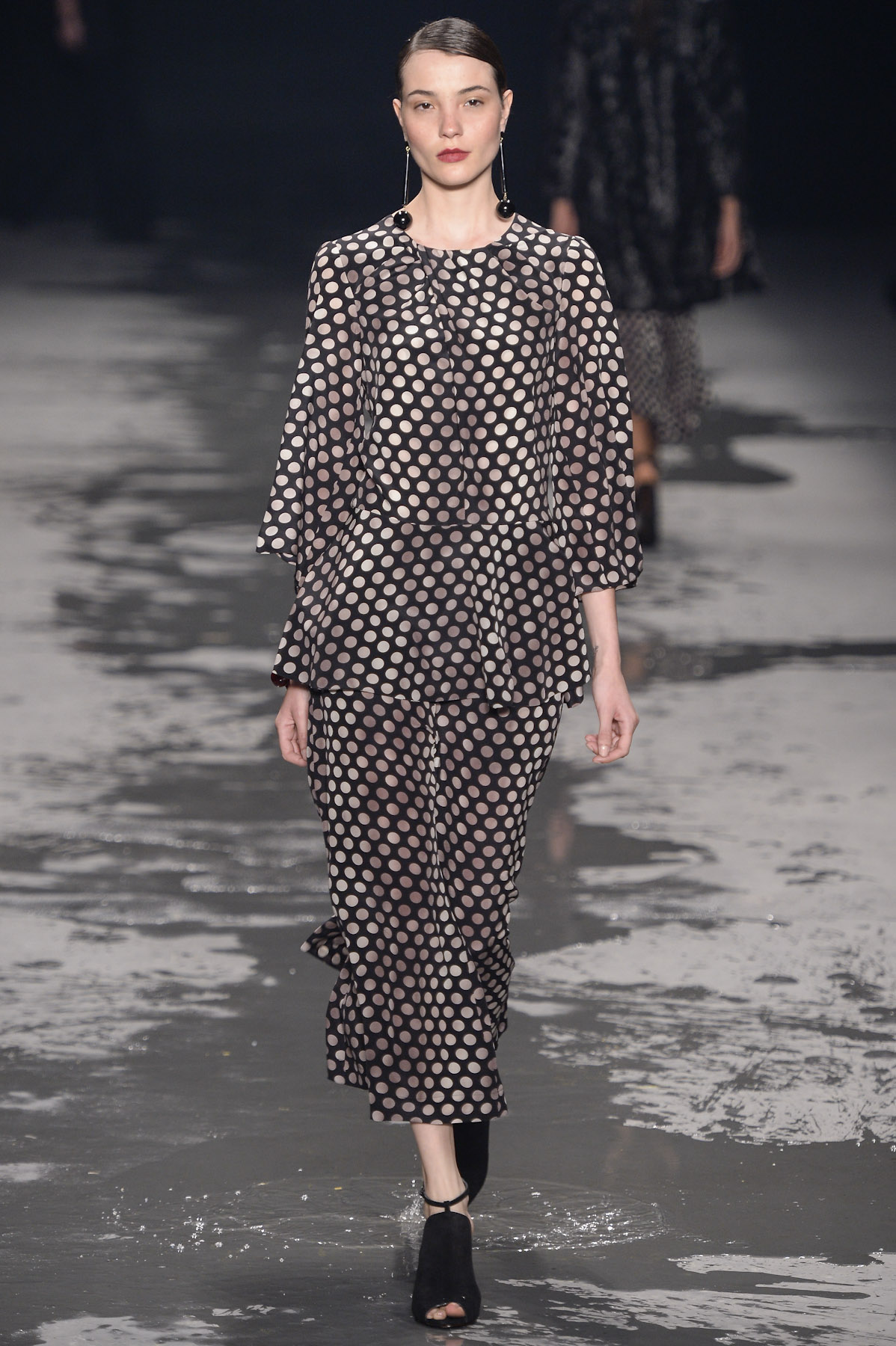 desfile-andreamarques-fashionrio-inv2014-14
