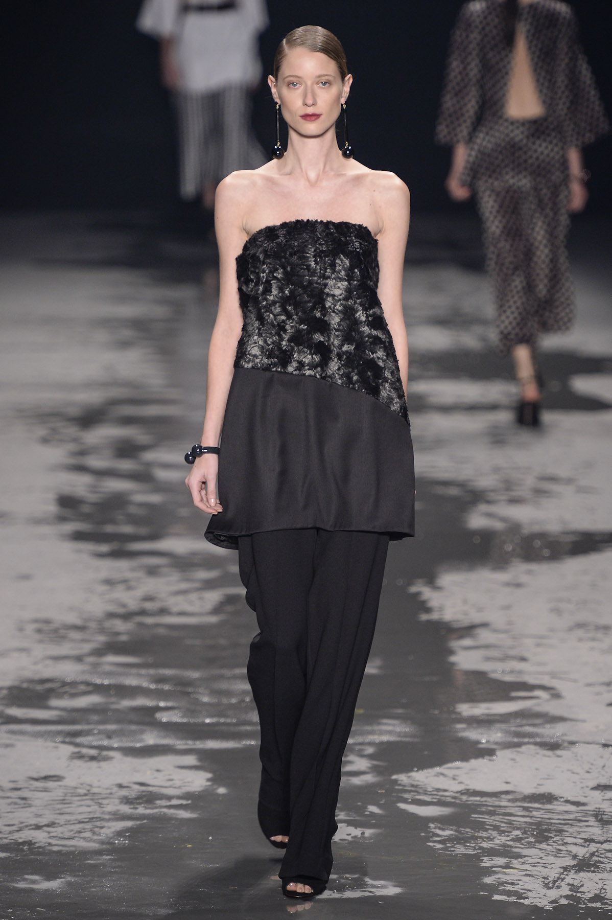desfile-andreamarques-fashionrio-inv2014-15