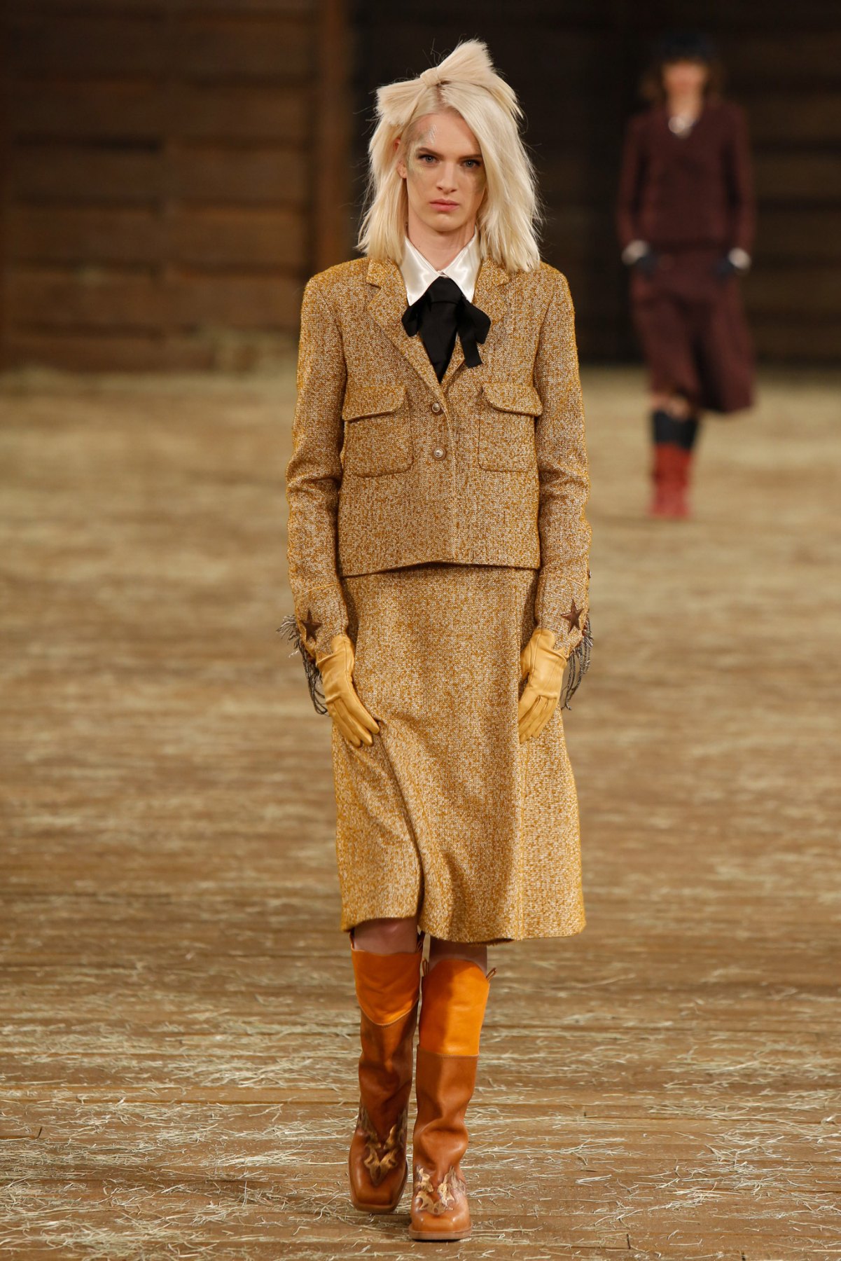 chanel-pre-fall-2014-01