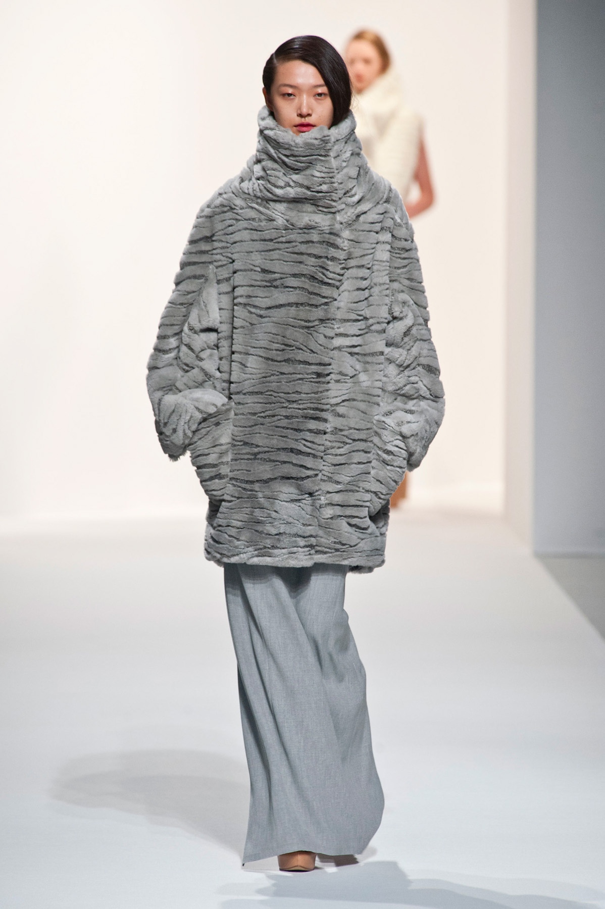 chalayan-inv2015-paris-11
