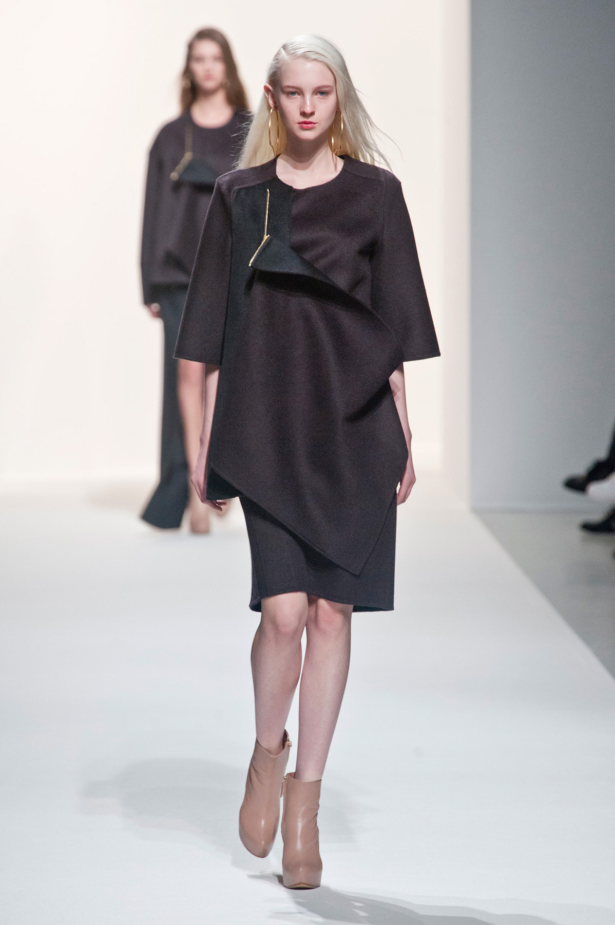 chalayan-inv2015-paris-1