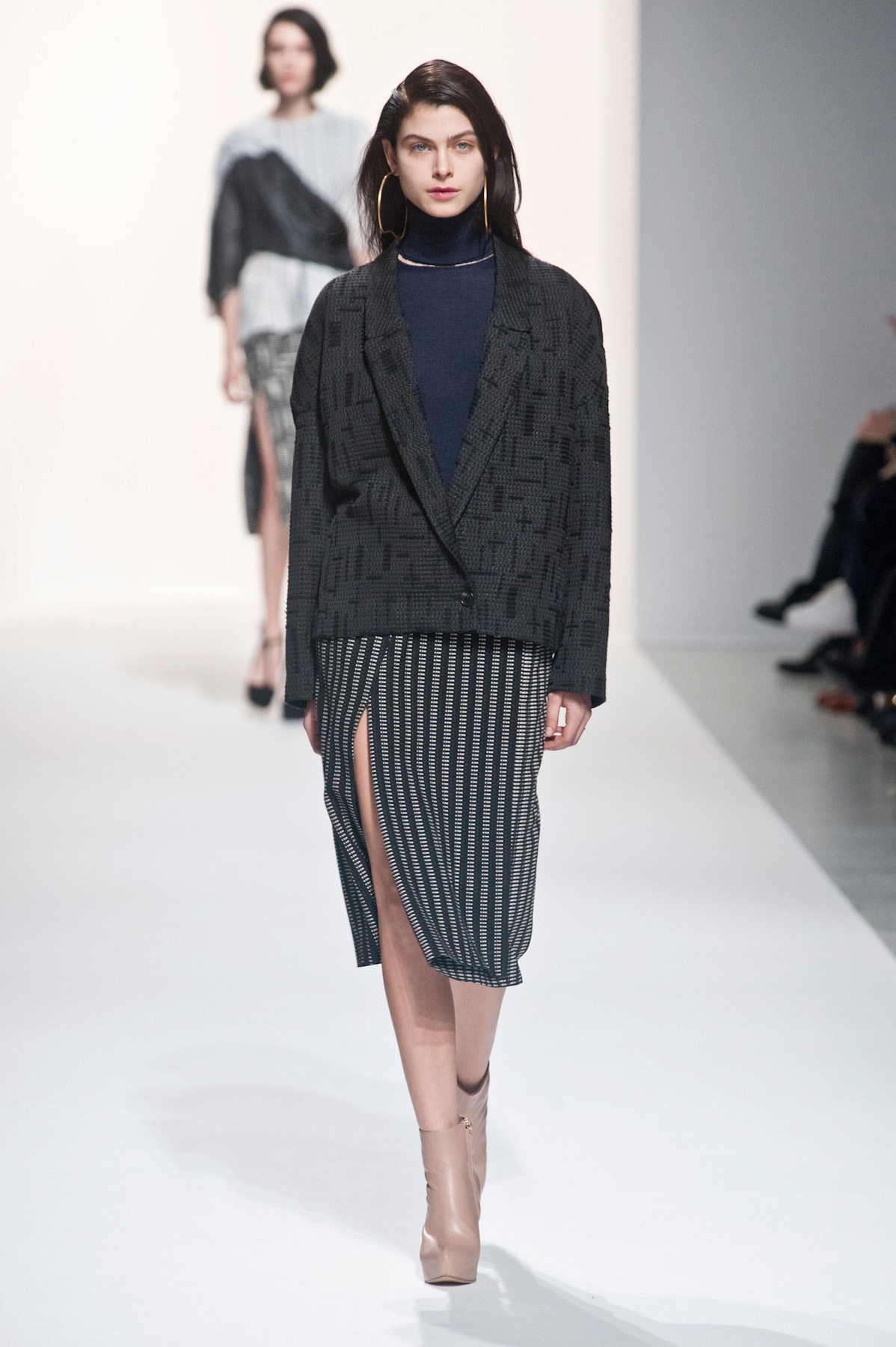 chalayan-inv2015-paris-16