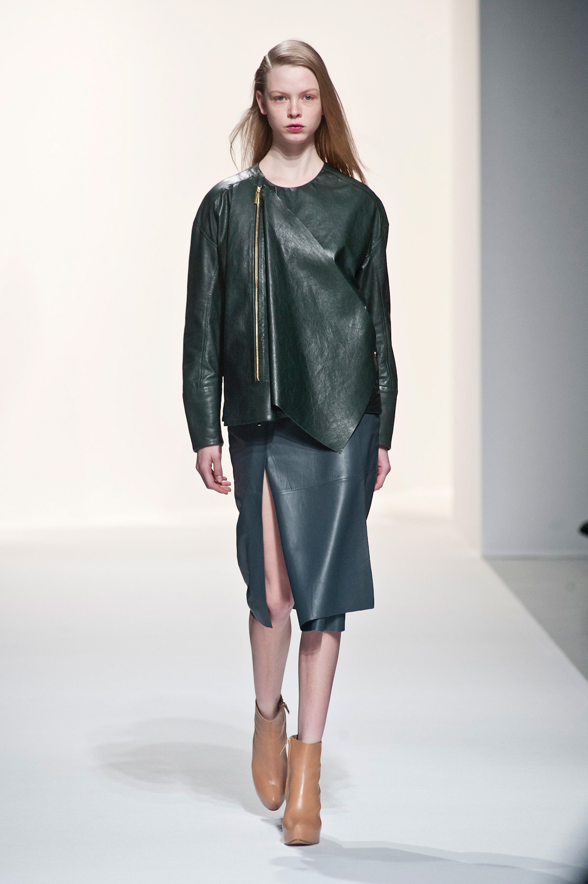 chalayan-inv2015-paris-3