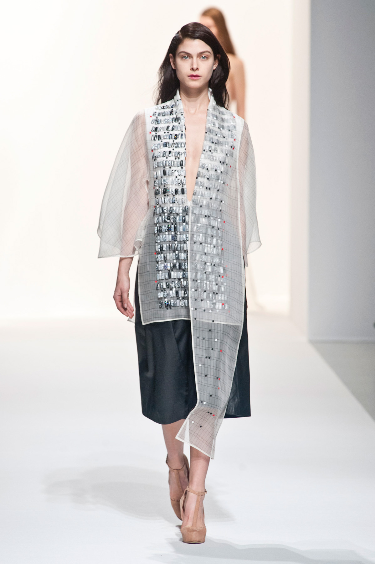 chalayan-inv2015-paris-38