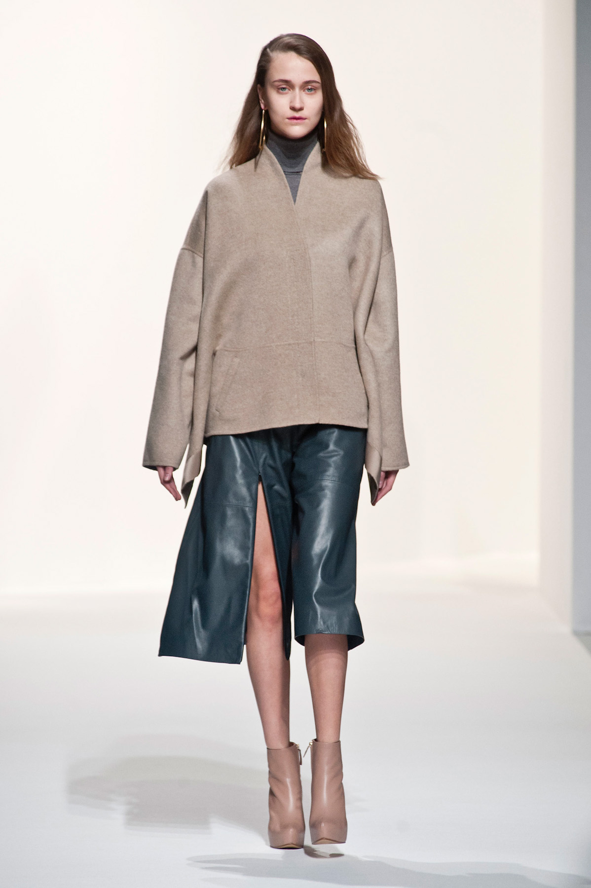 chalayan-inv2015-paris-8