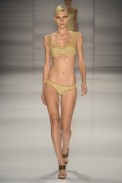 lenny-desfile-fr-verao2015-01