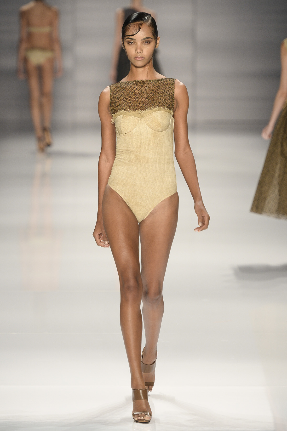 lenny-desfile-fr-verao2015-06