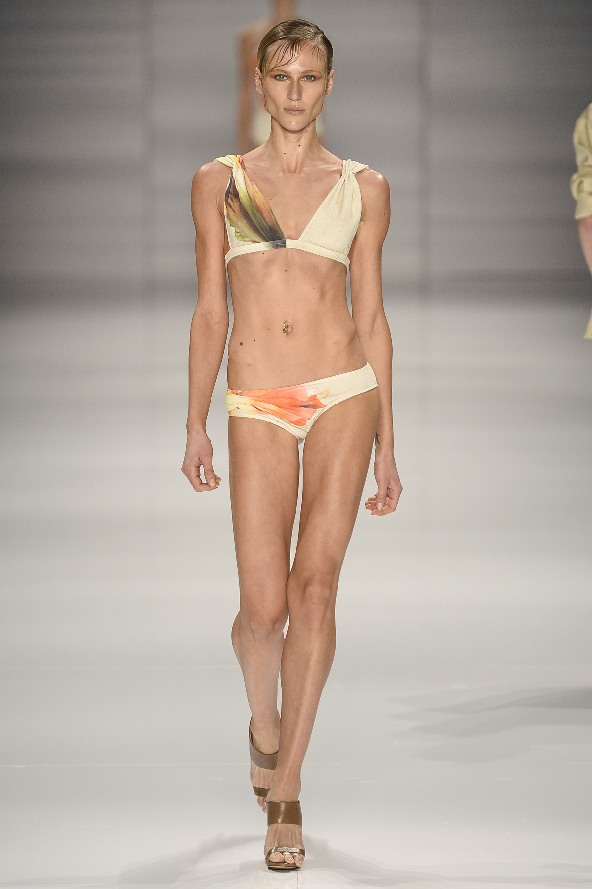 lenny-desfile-fr-verao2015-16