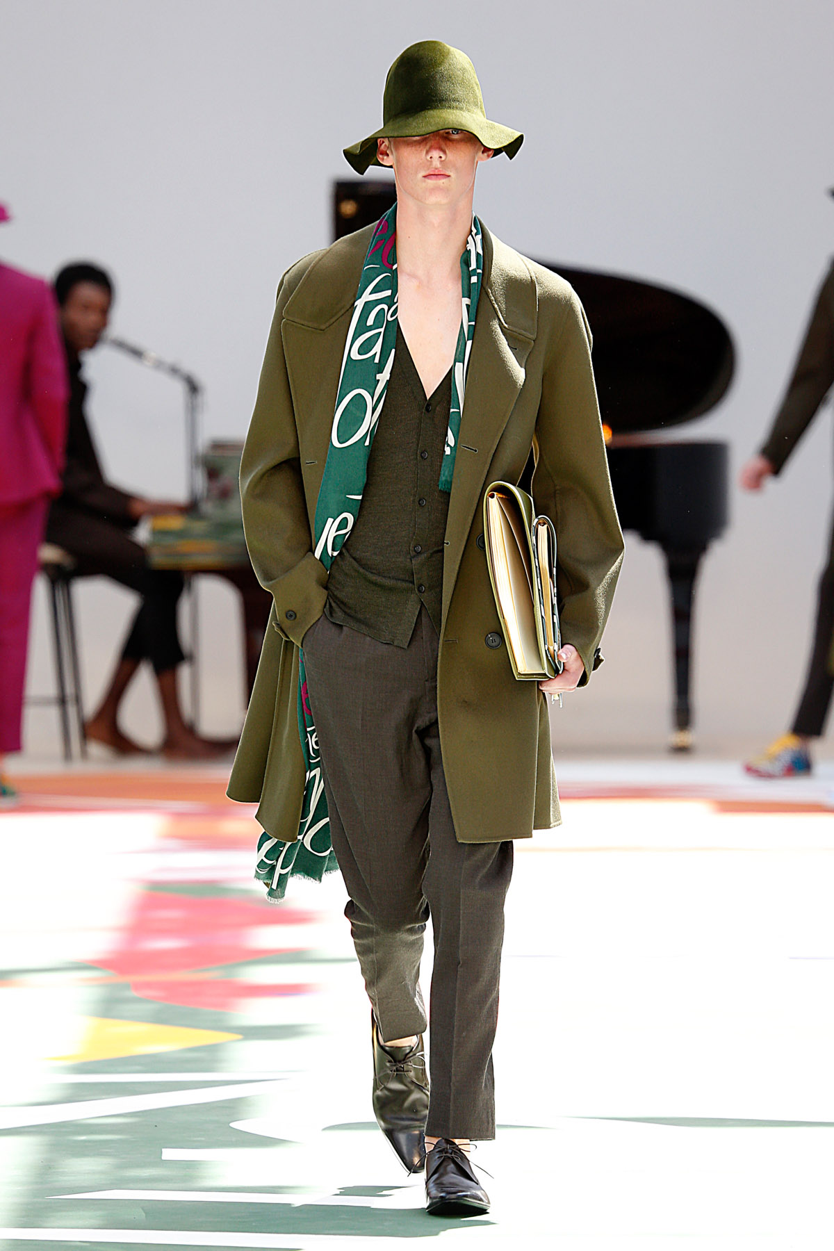 Burberry ProrsumMenswear Spring Summer 2015 London Fashion Week June 2014