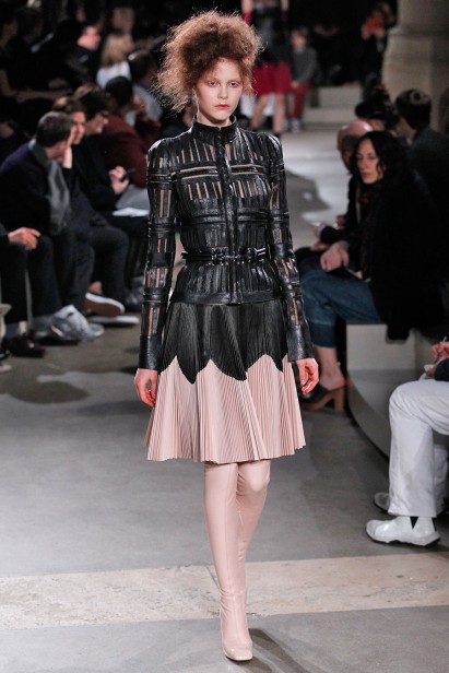 AlexanderMcQueen-RTW-Paris-Inverno2016-16