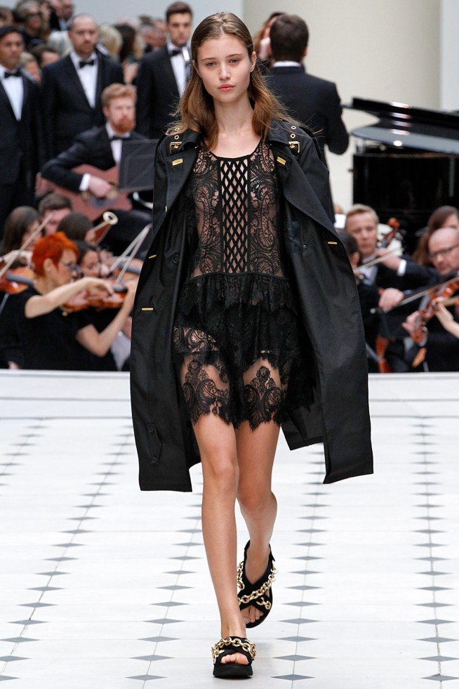BurberryProrsum-Verao_RTW16_London-1