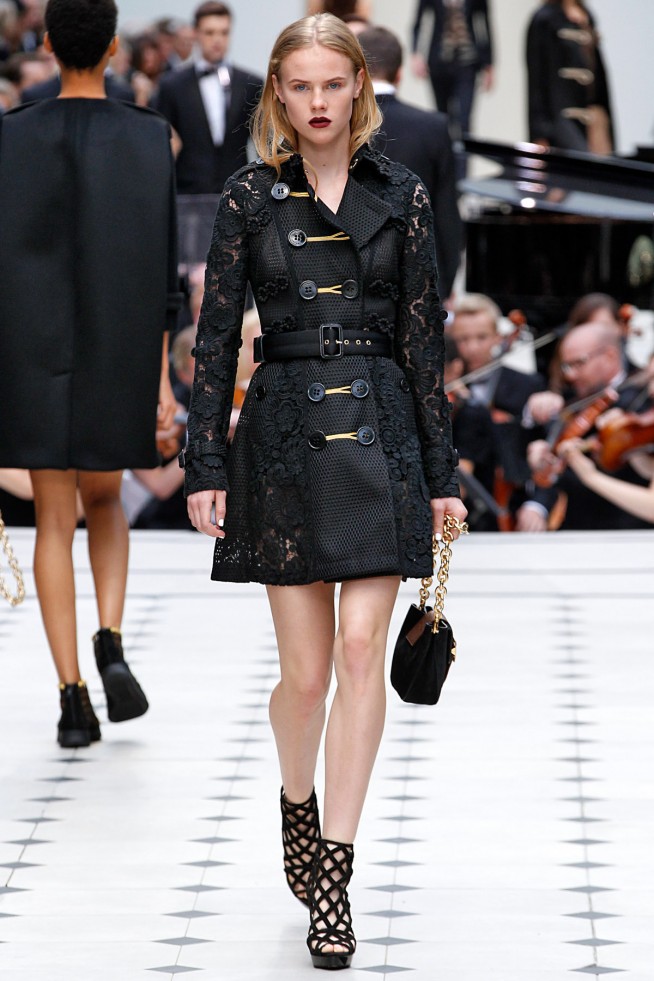 BurberryProrsum-Verao_RTW16_London-13