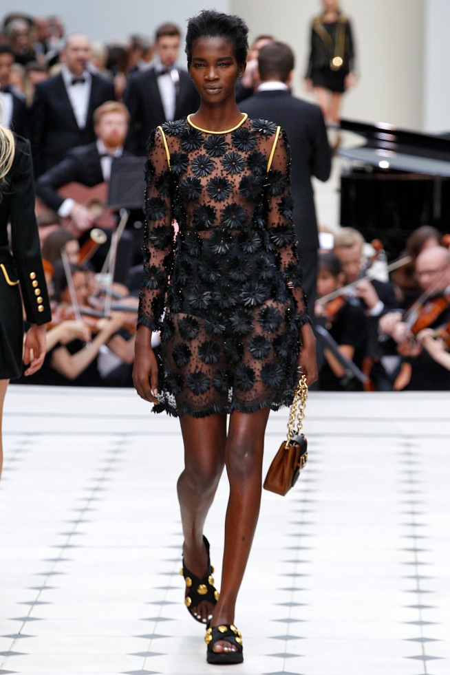 BurberryProrsum-Verao_RTW16_London-22