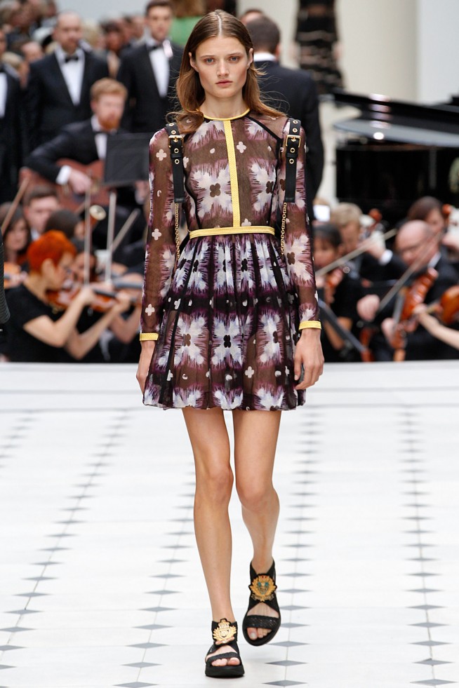 BurberryProrsum-Verao_RTW16_London-25