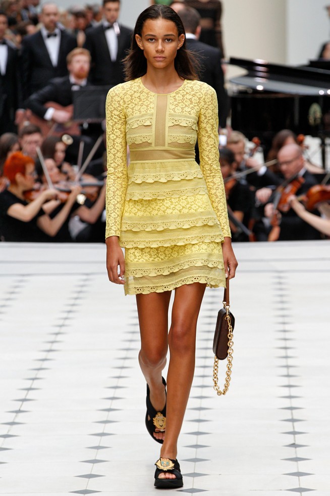 BurberryProrsum-Verao_RTW16_London-26