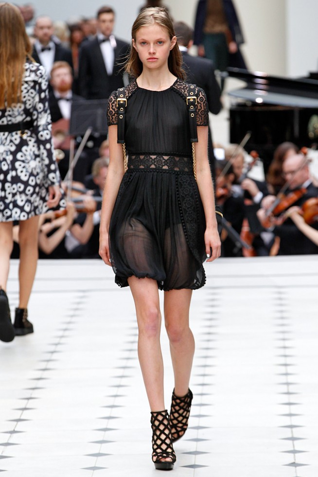 BurberryProrsum-Verao_RTW16_London-29