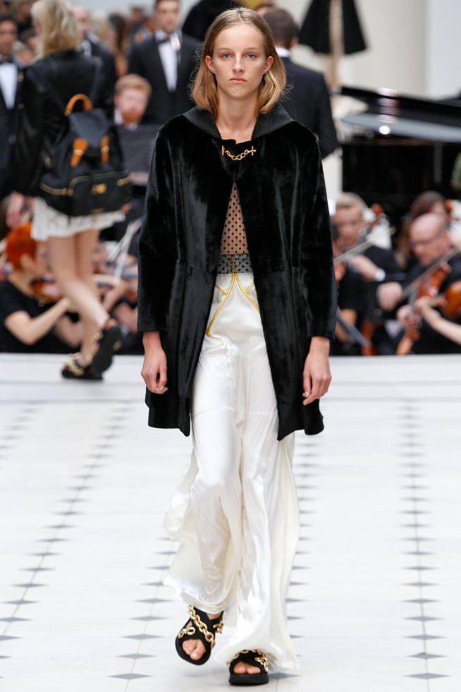 BurberryProrsum-Verao_RTW16_London-39