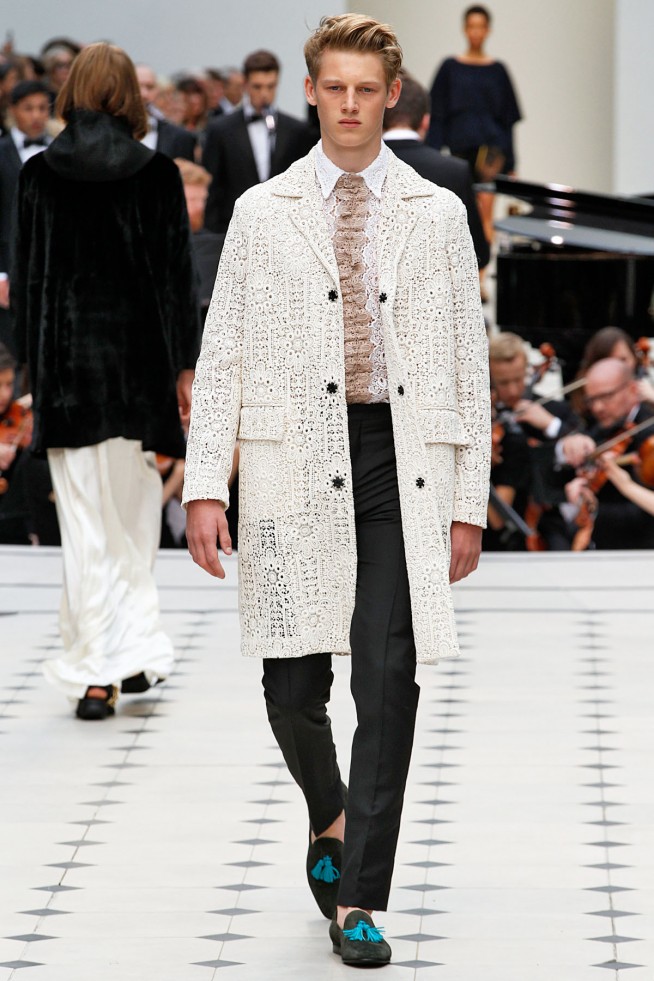 BurberryProrsum-Verao_RTW16_London-40