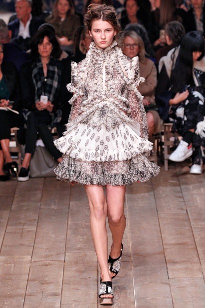 AlexanderMcQueen-Verao_RTW16_Paris-12