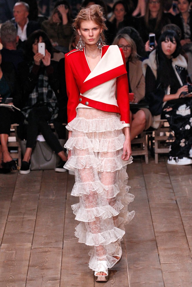 AlexanderMcQueen-Verao_RTW16_Paris-32