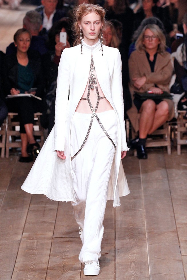 AlexanderMcQueen-Verao_RTW16_Paris-6