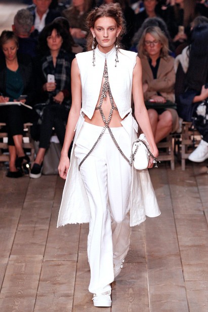 AlexanderMcQueen-Verao_RTW16_Paris-7