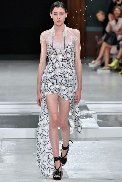 Chalayan-Verao_RTW16_Paris-35